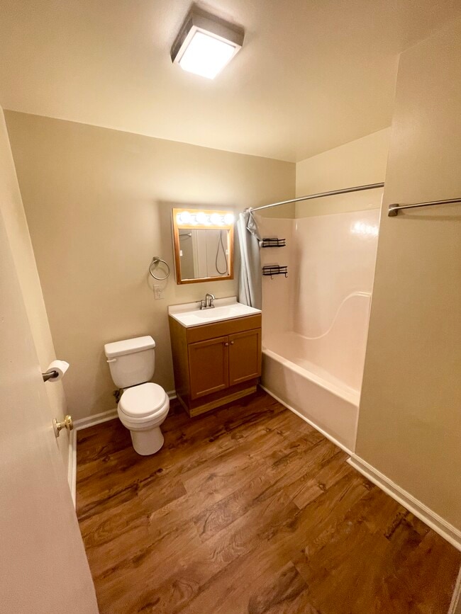 Bathroom - 200 Pilgrims Way