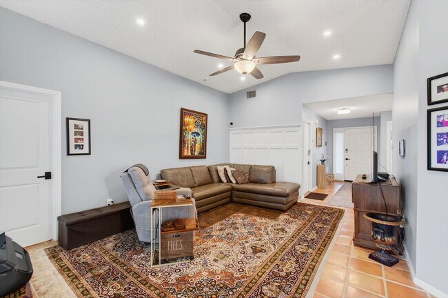 Building Photo - 10332 Islander Dr