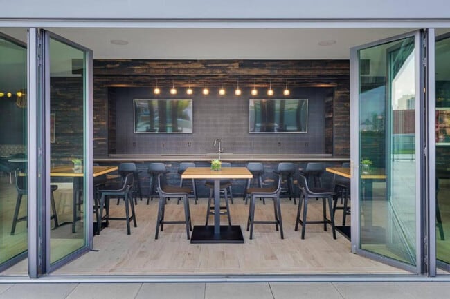 Building Photo - 1131 N Wells St