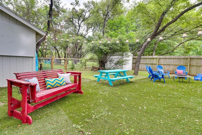 Building Photo - 1208 E 3rd St