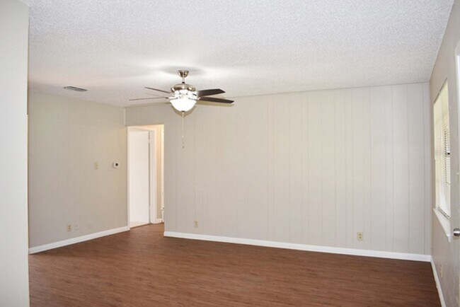 Building Photo - Newly updated 3-2-2 in Fort Worth!