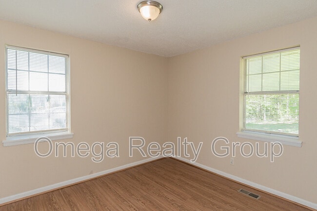 Building Photo - 213 Ashley Dr