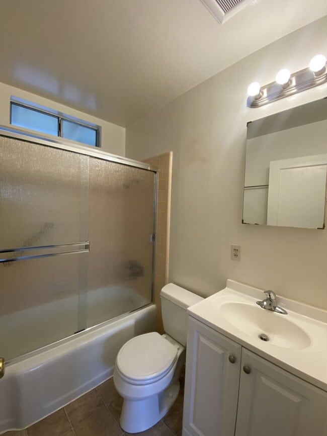 Building Photo - 635 Gibson Ave