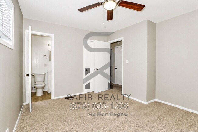 Building Photo - 3539 Tulip Dr