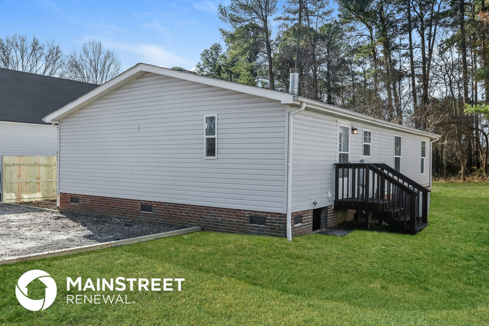 Building Photo - 615 N Hardee St