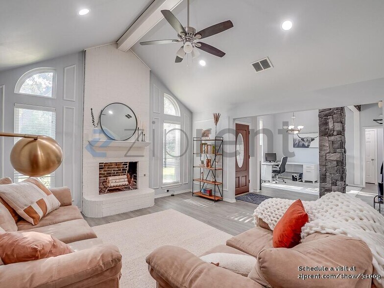 Building Photo - 4211 Meadow Ridge Dr