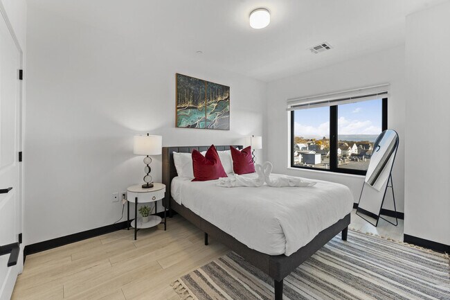 Building Photo - 600 Broadway-SI ID1240310P