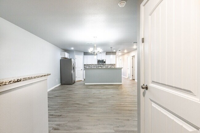 Building Photo - Great townhome!