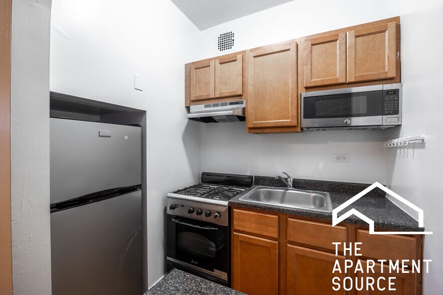 Building Photo - 968 W Cuyler Ave