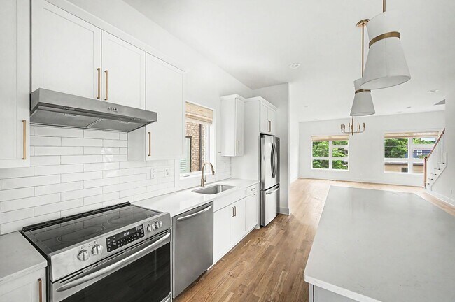 Building Photo - Stunning 3BR/3.5BA contemporary condo in the heart of Wedgewood-Houston!