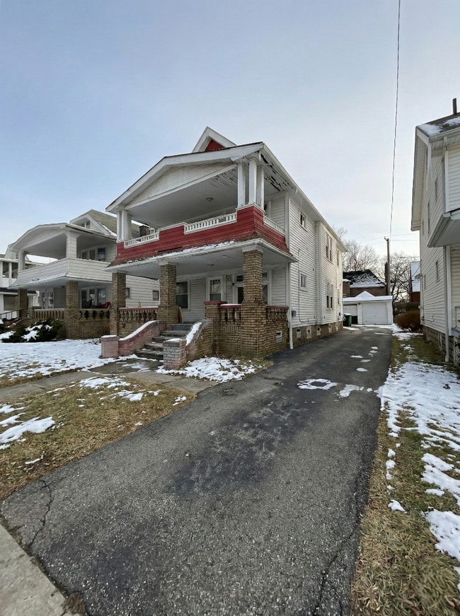 Building Photo - 10012 Greenview Ave