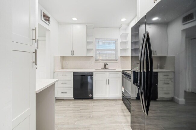 Building Photo - 200 Waterway Dr S