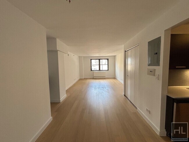 Building Photo - East 39th Street