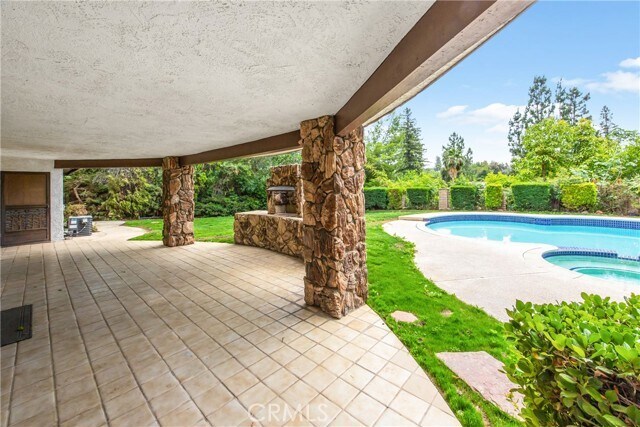 Building Photo - 668 E Sunset Dr N