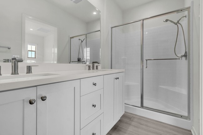 Building Photo - 711 Spring Gdn