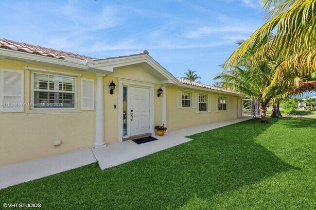 Primary Photo - 8163 Montserrat Pl