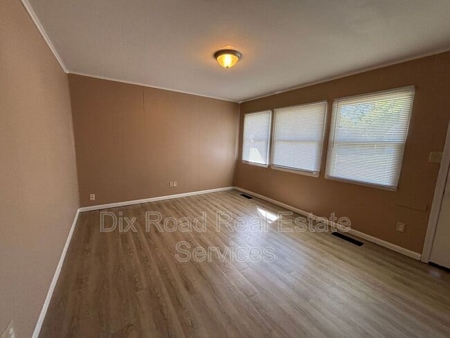 Building Photo - 1422 Honeybee Dr
