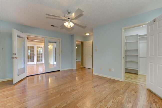 Building Photo - 60 Heartwood Dr NE
