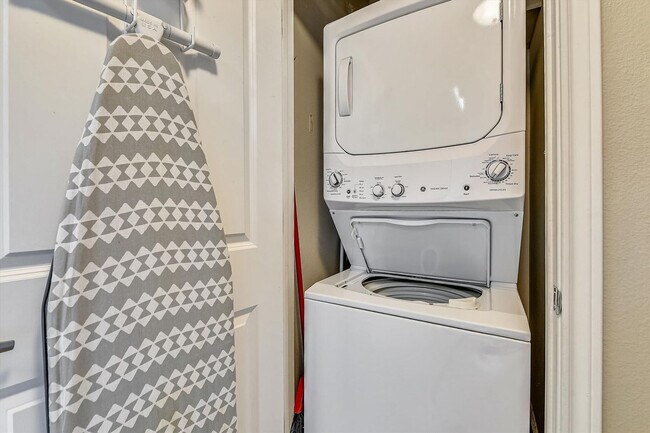 Building Photo - 104 Gulfside Ct