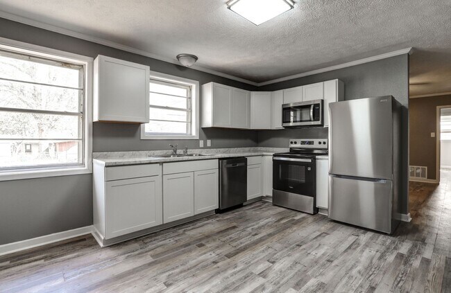 Building Photo - 3 Bedroom 1.5 Bath House for Rent