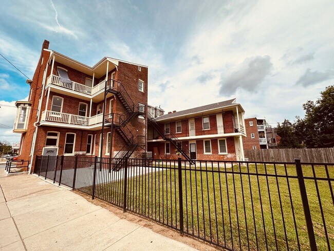 Building Photo - 153 S Beaver St