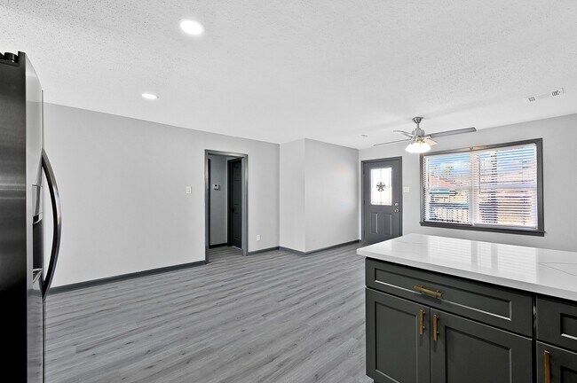 Building Photo - 4406 Edison St