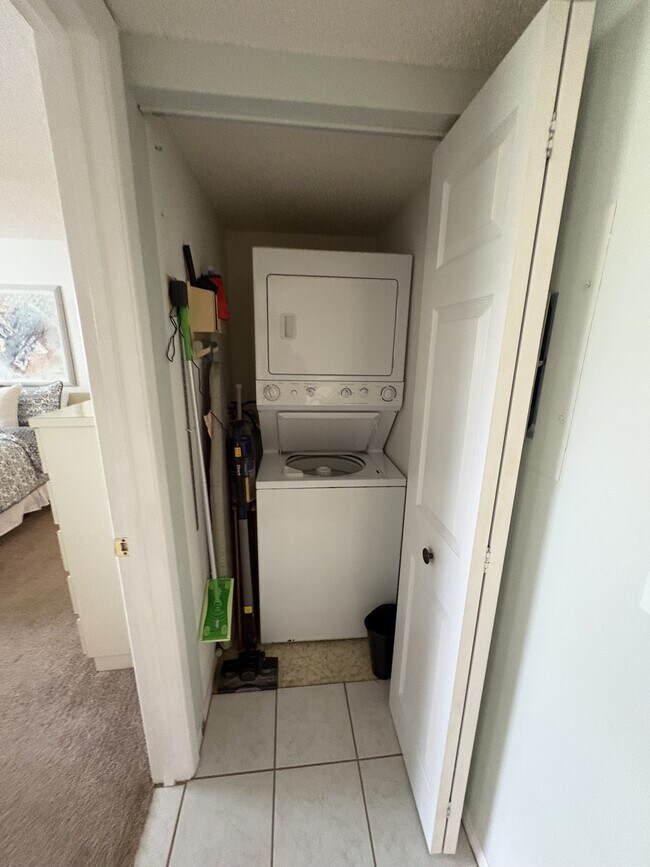 Building Photo - 305 Mission Trail W