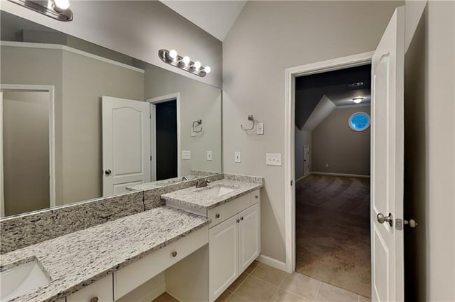 Building Photo - 3930 Summit Gate Dr