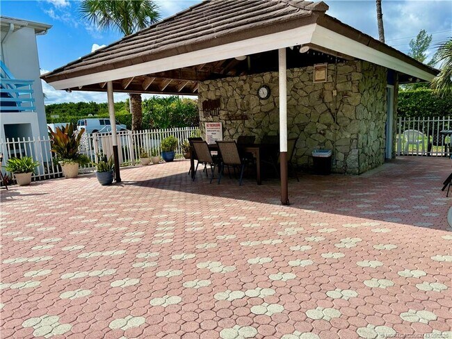 Building Photo - 11000 S Ocean Dr