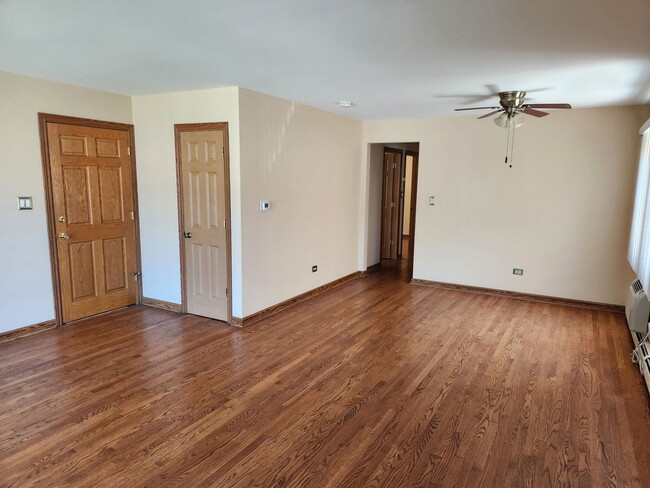 Building Photo - 8465 W Berwyn Ave