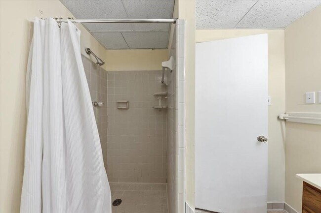 Building Photo - 8435 Campbellton Fairburn Rd