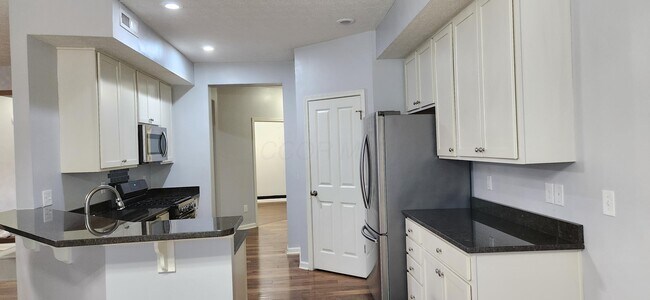 Building Photo - 590 Redwood Ln