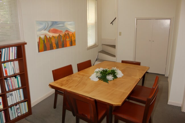 Building Photo - 700 Lindley St