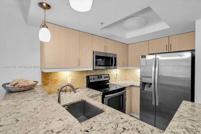 Building Photo - 2951 S Bayshore Dr