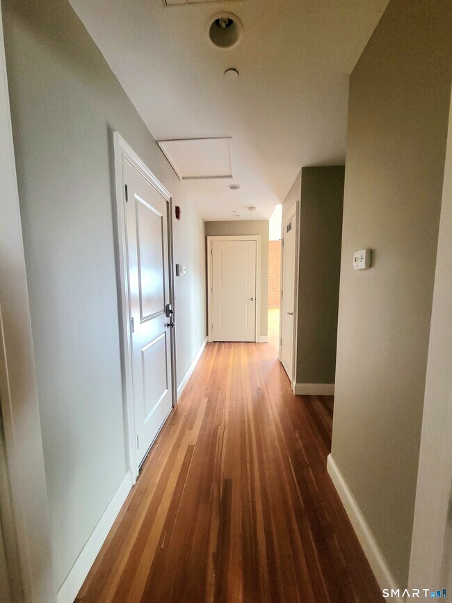 Building Photo - 14-16-16 N Main St