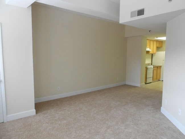 Building Photo - 1 Bedroom Apartment in Downtown Athens - S...