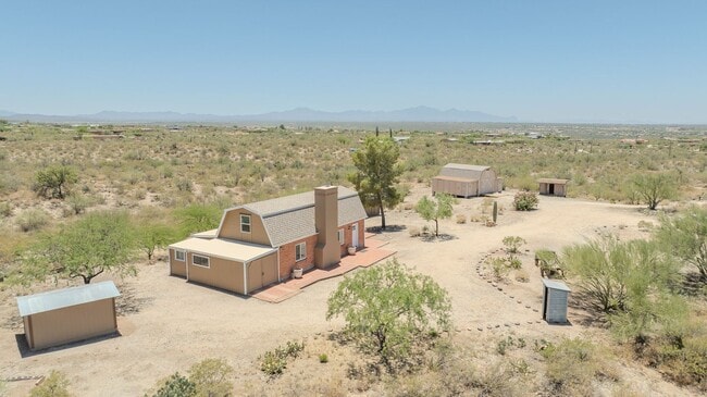 Building Photo - BARN STYLE HOME ON HUGE LOT!!!!1 Bedroom LOFT 1.5 Bathroom