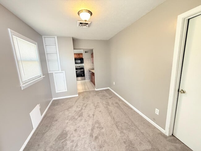 Building Photo - 1325 Longfellow Dr