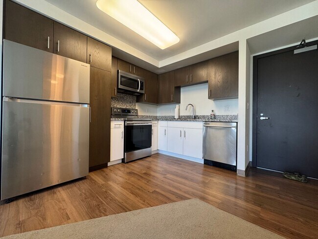 Building Photo - Modern 2 Bedroom / 2 Bath at Ke Kilohana | 31st Floor | Internet Included | 1 Parking