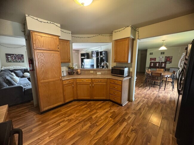 Building Photo - 201 E 19th St