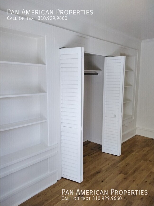 Building Photo - 447 1/2 W 4th St-A