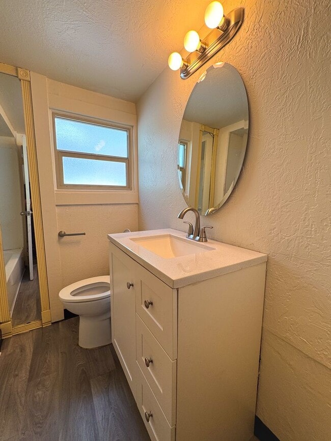 Building Photo - 3 Bedroom, 1 Bathroom S. Eugene Home