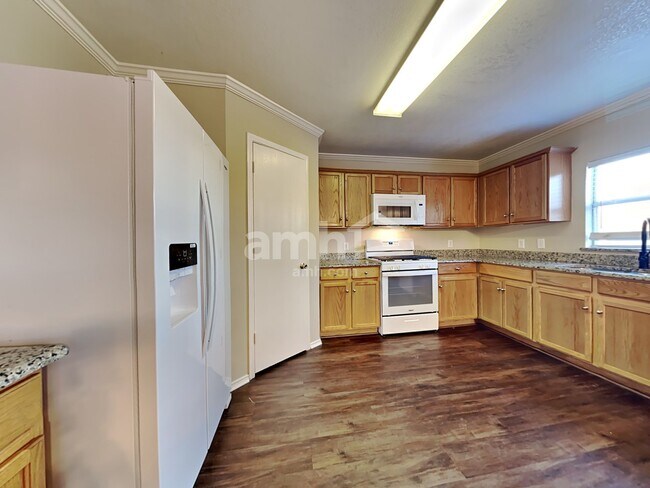 Building Photo - 3104 Pinehurst Court