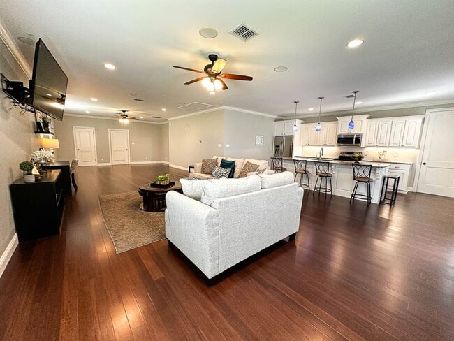 Building Photo - Furnished and utilities included!  1 bedro...