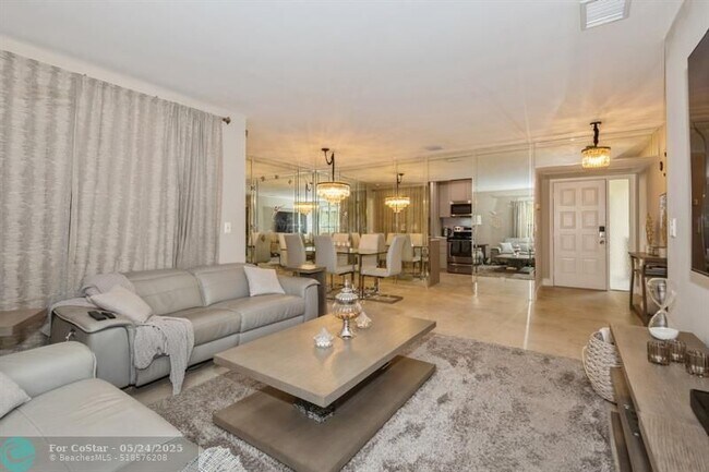 Building Photo - 4485 Carambola Cir N