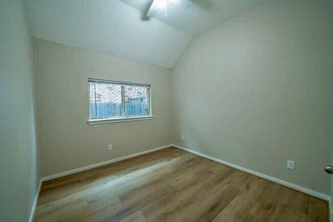 Building Photo - 31231 Balsam Hawk Ln