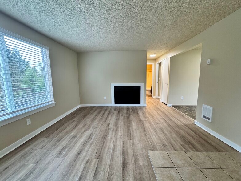 Building Photo - 5026 S 58th St