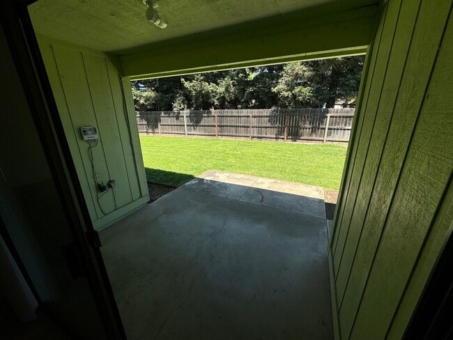 Building Photo - 3 bedroom 2 bathroom | House in Tahoe Park