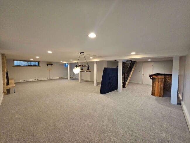 Building Photo - 2025 Lee St