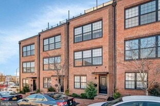 Building Photo - 3613 Fleet St